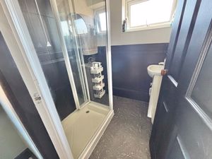 Shower room- click for photo gallery